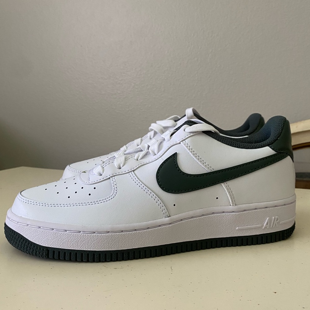 Nike Air White and Dark Green Air Forces - Picture 4 of 4
